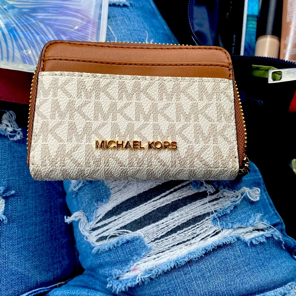 Micheal Kors Small Logo Wallet.